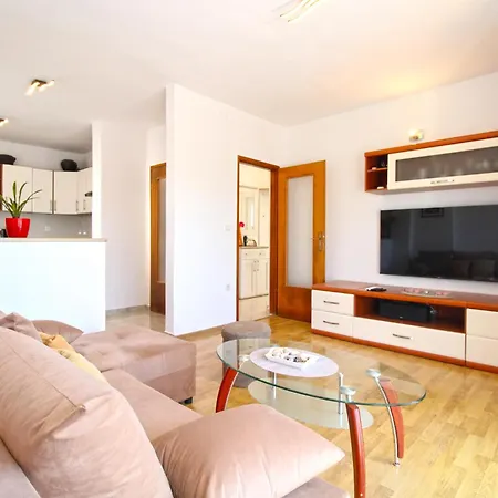House Zlata 2444 度假居 普拉