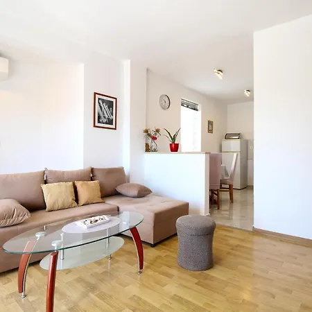 度假居 House Zlata 2444 *