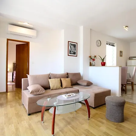 House Zlata 2444 普拉