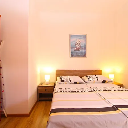 House Zlata 2444 度假居 *